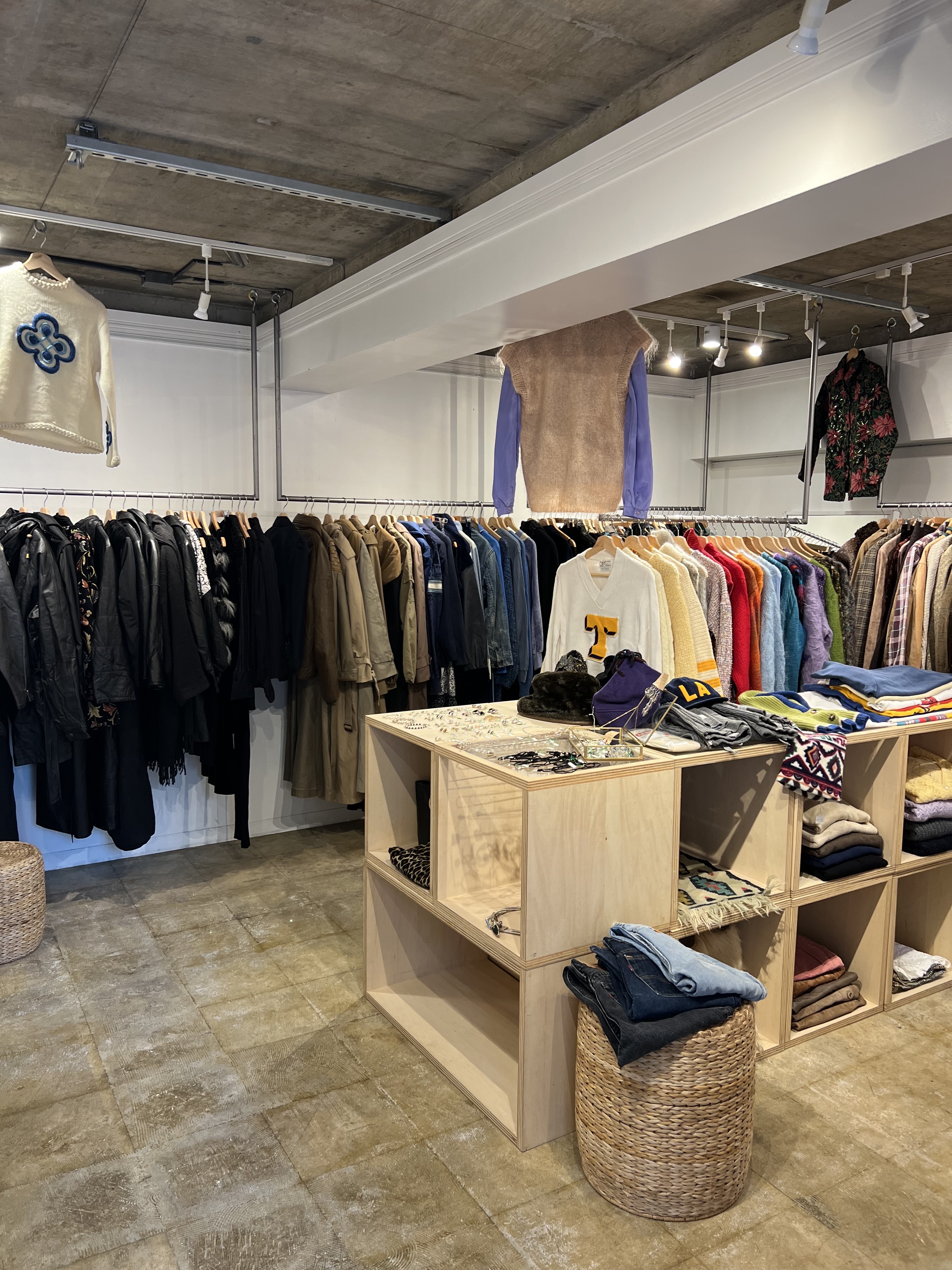 Hélle ポップアップストアでの展示・販売の様子（3）